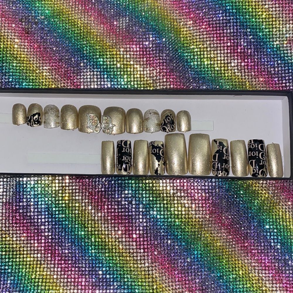 Graffiti designer Press On Nails Limited